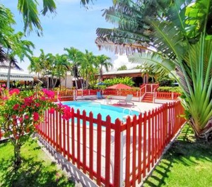 Chambre Piscine Partagee Jardin Clos Et Sainte Km La Plage 