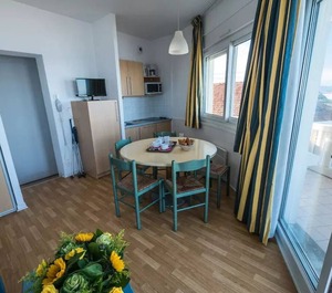 Residence Sea Golf Eugenie People Side 