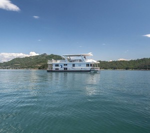Shasta Marina Houseboat