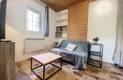 Volx Apartment | à la Campagne en Provence, Parking et Jardin