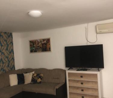 Kisujszallas Apartment | Ági fogadó