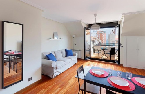 Gijon City Centre Apartment | Ático con terraza, vistas al mar y parking en playa de S Lorenzo