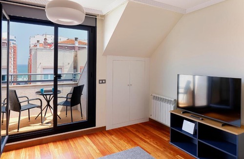 Gijon City Centre Apartment | Ático con terraza, vistas al mar y parking en playa de S Lorenzo