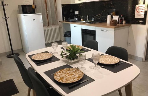 Vatan Apartment | Élégant appartement- wifi- Vatan centre