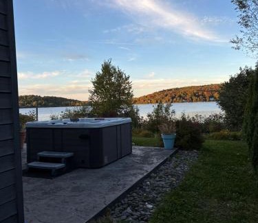 Coaticook Bed & Breakfast | Étoile du Lac Lyster - Spa & Vue sur le Lac