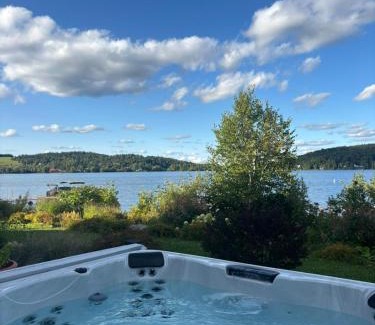 Coaticook Bed & Breakfast | Étoile du Lac Lyster - Spa & Vue sur le Lac