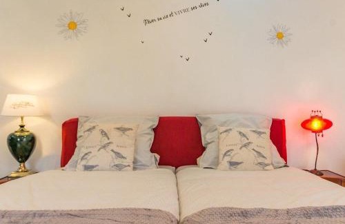 Plesse House | Évasion Marine : Studio avec Jardin Privé, Terrasse et Accès Direct au Canal de Nantes à Brest - FR-1-306-835