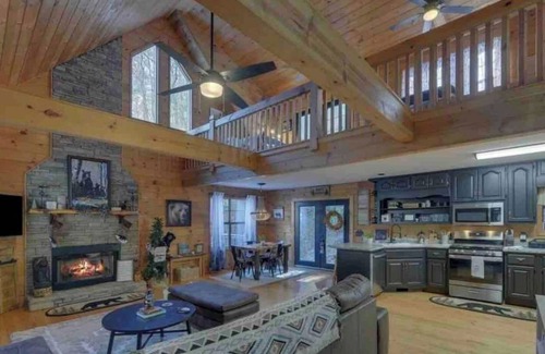 Tate House | ʕ ᴥ ʔ Private Pond on 7 acres - Honey's Hideaway