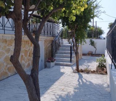Salamis House | παραδοσιακό και ήρεμο καταλυμα