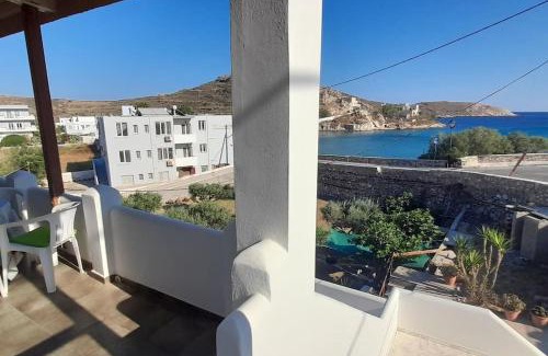 Vari Apartment | Παραθαλάσσιο εξοχικό σπίτι με θέα τον κόλπο Βάρης