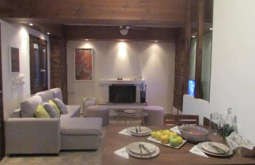 Kali Vrysi House | Το Σπιτι με την Σπηλιά