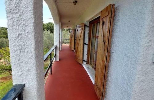 Katakali House | Όμορφη κατοικία με θέα Σαρωνικό.