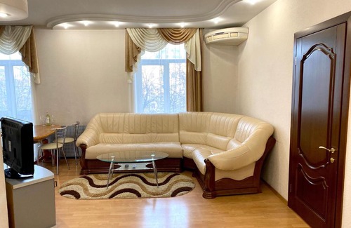 Dnipro Apartment | Видові апартаменти з джакузі в самому центрі