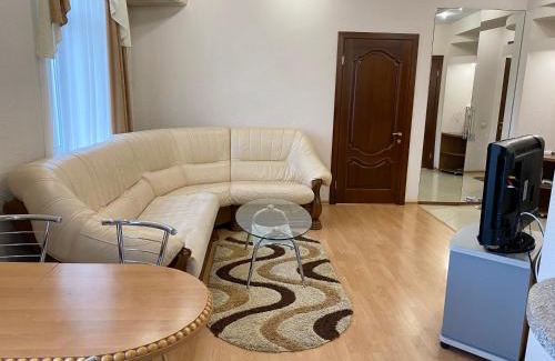 Dnipro Apartment | Видові апартаменти з джакузі в самому центрі