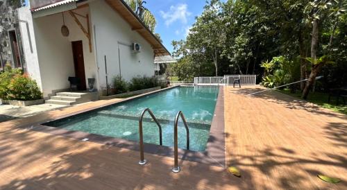 Weligama Apartment | Вилла с бассейном и видом на рисовые поля и джунгли