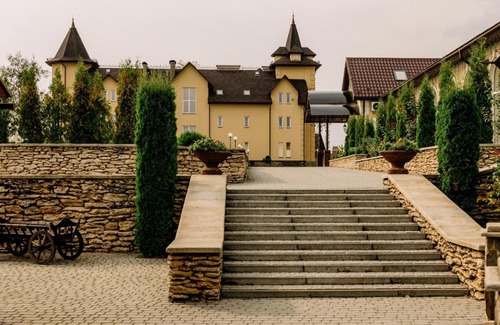 Pochaiv House | Готельно-ресторанний комплекс Прованс парк