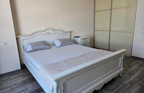 Chisinau Apartment | красивая квартира на берегу озера.
