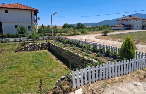 Kostenets House | Къща за гости В 12 и 5