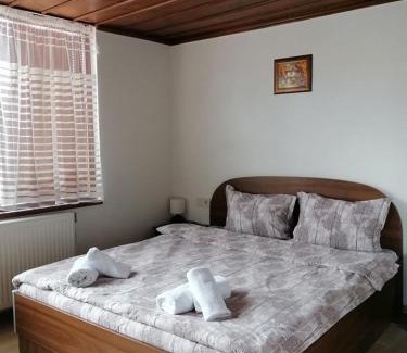Dobrinishte House | Къща за гости Градината
