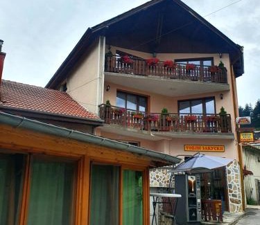 Dospat House | Къща за гости с механа Баджо