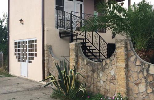 Alakhadzi House | У Арсена и Наиры