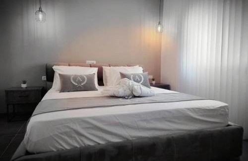 Bruchim Qela' Alon House | אגם בטבע