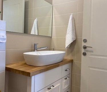 El-Rum House | בחצר של יאיר