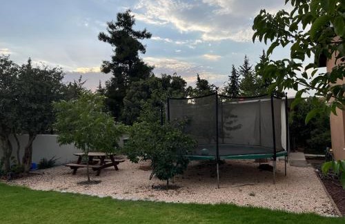 El-Rum House | בחצר של יאיר