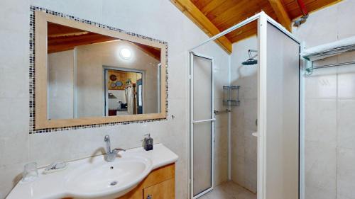 Menahemia Apartment | בית הזורע של רשת לב הגולן - 4 צימרים מדהימים עם בריכה משותפת ליד הכנרת