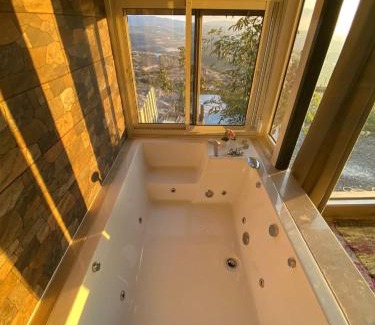 Majdal al-Shams Ski Chalet | בקתה בגלקסיה