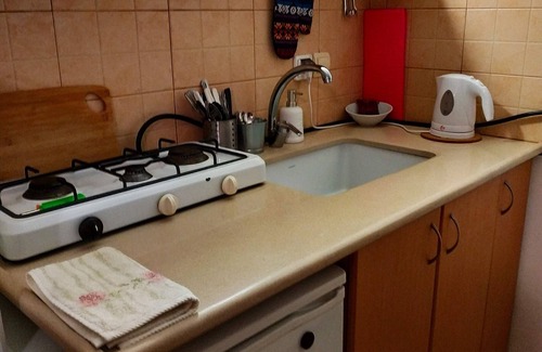 HaGoshrim Condo | דירה פרטית+ חצר חיצונית דירה חמודה לזוגnנחל אמיתי זורם בחצר עם פינת ישיבה מקסימה