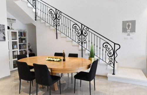 Qiryat Shemona Villa | הבית הלבן