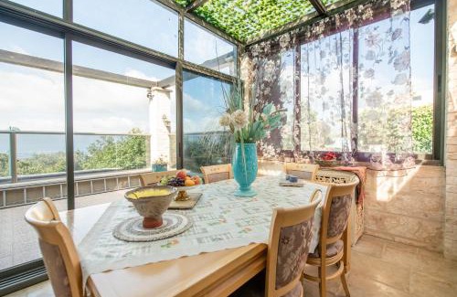 Idmit House | הים פוגש את ההר- בית בלב הגליל Sea & Mount