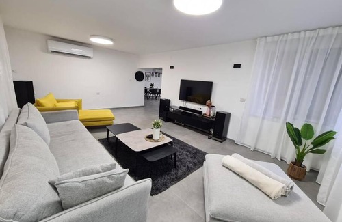 Qiryat Shemona Villa | וילה יהלום