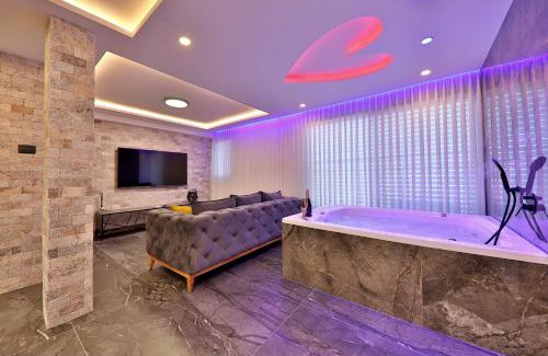 Haifa Apartment | חלום מול הים - סוויטת נופש יוקרתית עם ג'קוזי ונוף לים