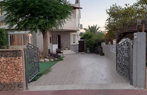 Beit She'an Villa | יחידת אירוח קומפלטnמתאימה לחמישה אנשים+nכל מה שצריך ישnזה 50 מר מתחת לבית
