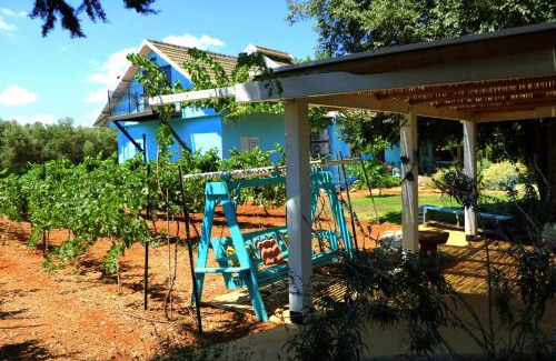 Ramot Naftali Cabin | נפגשים בחצר בין ההרים - -