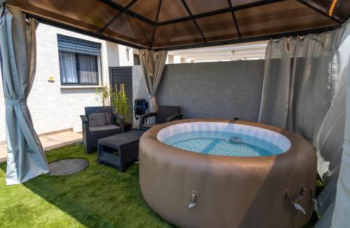 Bruchim Qela' Alon Apartment | צימר נחלים - בקיבוץ הגושרים