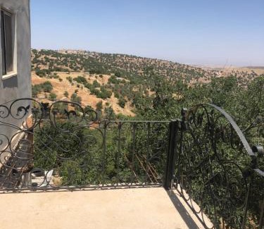 Ajloun Governorate House | بيت مستقل مع حديقة فواكه 3 غرف نوم وتكييف ومجلس