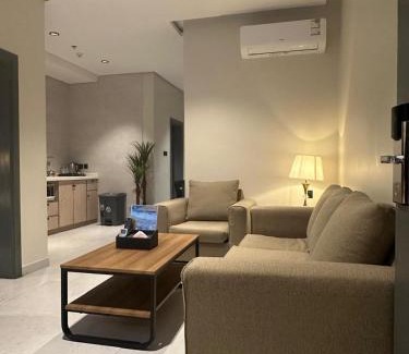 Al Baha Hotel | شقق المجرات الذهبية المخدومة