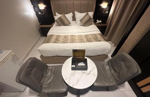 Al Baha Hotel | شقق المجرات الذهبية المخدومة