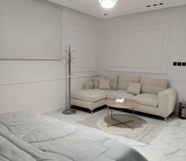 Buraydah Apartment | غرفة ماستر مريحة