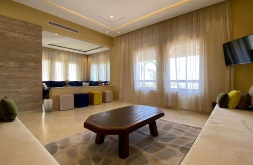 Al Bahraoyine Villa | فيلا فخمة طنجة نوينويش Malabata