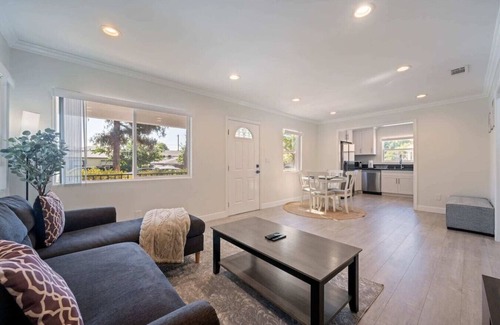 Burbank House | ৎ୭Serene Home in Central Burbankৎ୭ 2 bedrooms,wifi