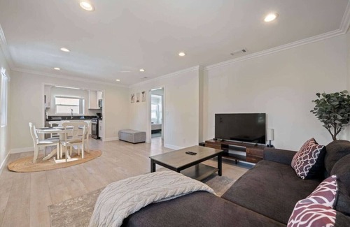 Burbank House | ৎ୭Serene Home in Central Burbankৎ୭ 2 bedrooms,wifi