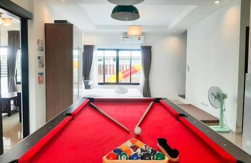 Hua Hin House | บ้านสไลเดอร์แดง พูลวิลล่า 4 ห้องนอน พัก 15-20 คน