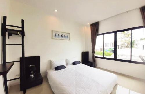 Hua Hin House | บ้านสไลเดอร์แดง พูลวิลล่า 4 ห้องนอน พัก 15-20 คน