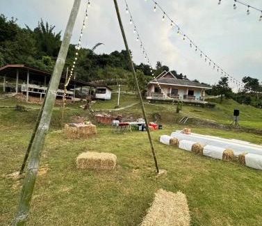 Suan Phueng House | บ้านเนินเขา รีสอร์ท&แคมป์ปิ้ง