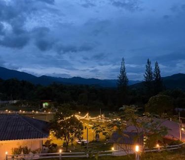 Suan Phueng House | บ้านเนินเขา รีสอร์ท&แคมป์ปิ้ง