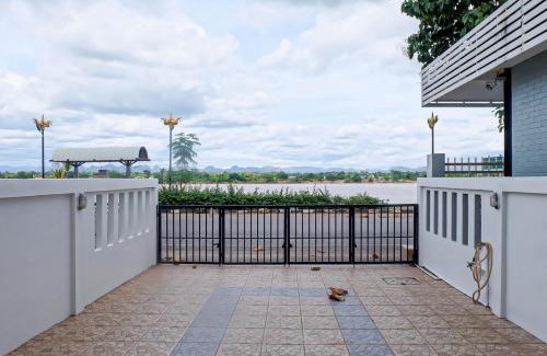 Nakhon Phanom House | บ้านเลียบโขง นครพนม b2
